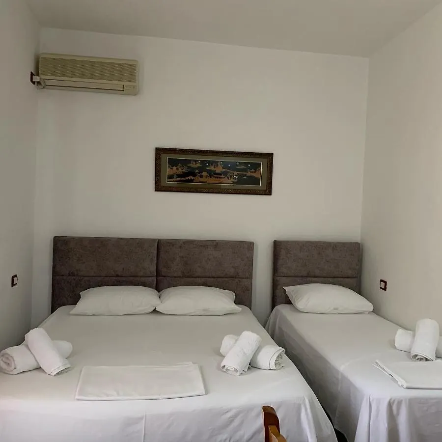 **  Red Rose Guest House 골렘 알바니아