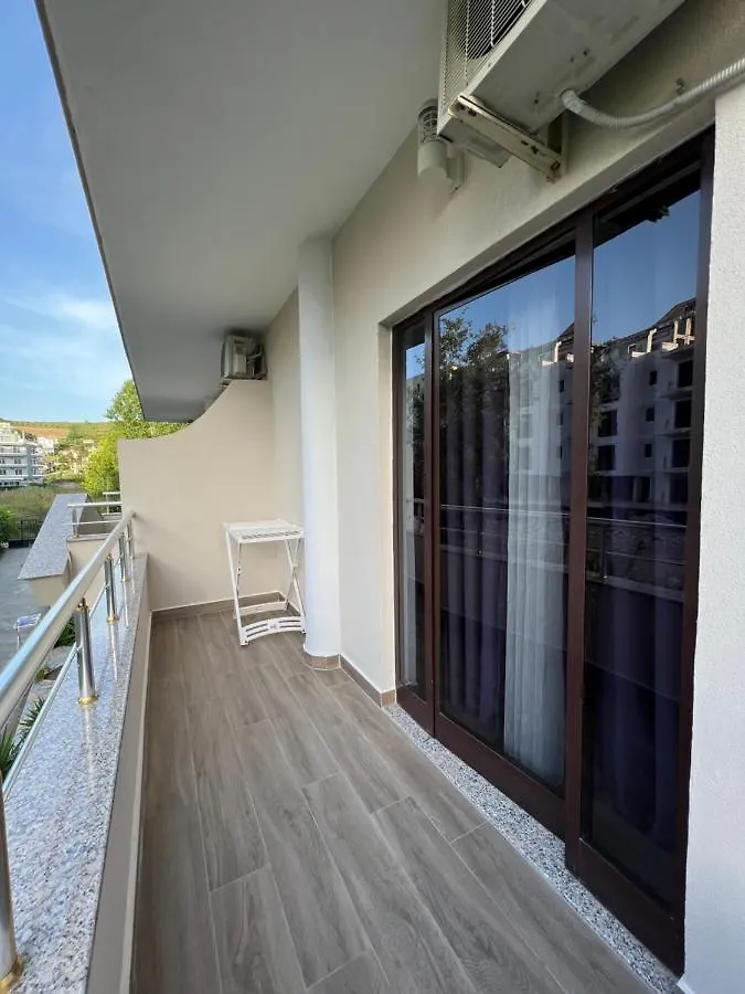 Red Rose Guest House 골렘 2*,