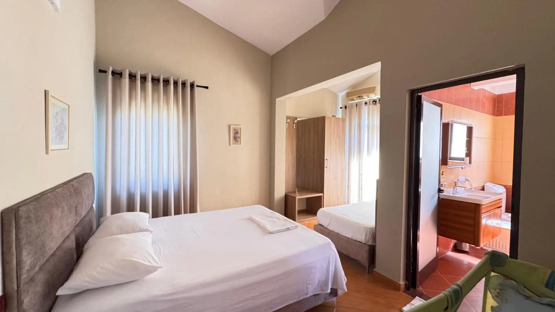 Red Rose Guest House 골렘