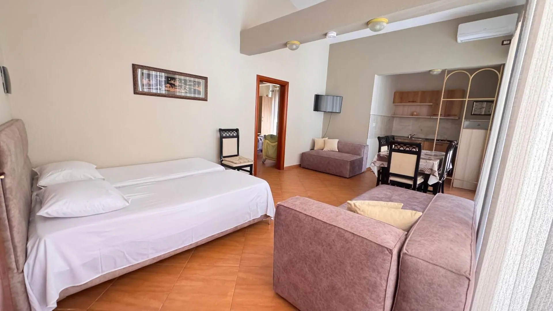 **  Red Rose Guest House 골렘 알바니아