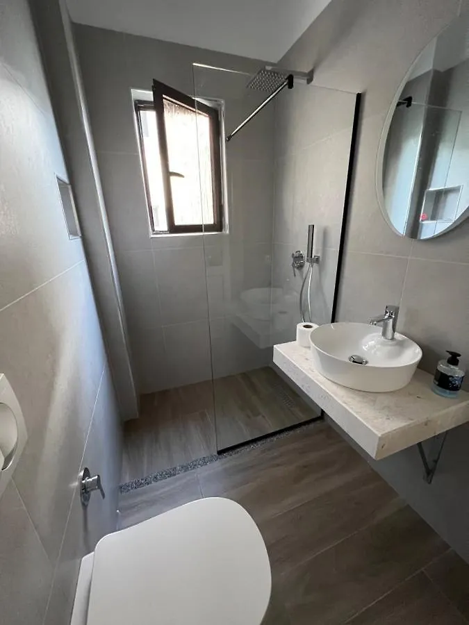 Red Rose Guest House Golem  2*, Golem (Tirana)