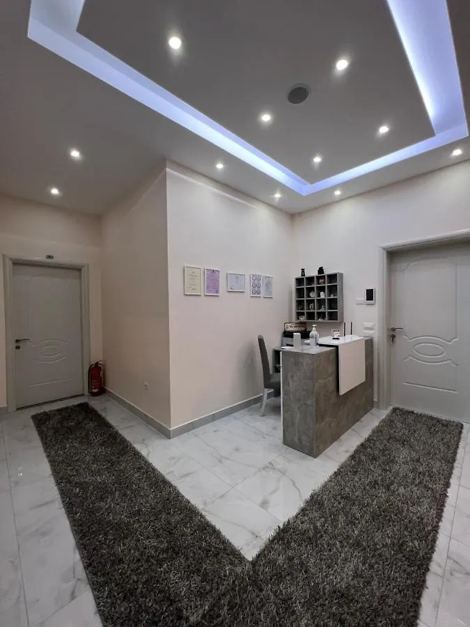 Red Rose Guest House Golem