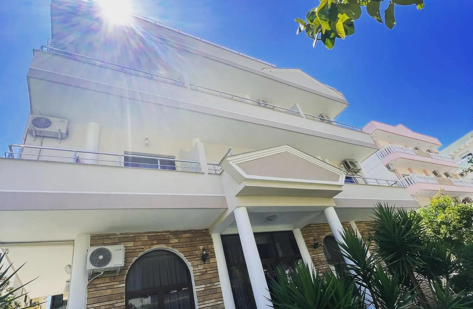 Red Rose Guest House Golem