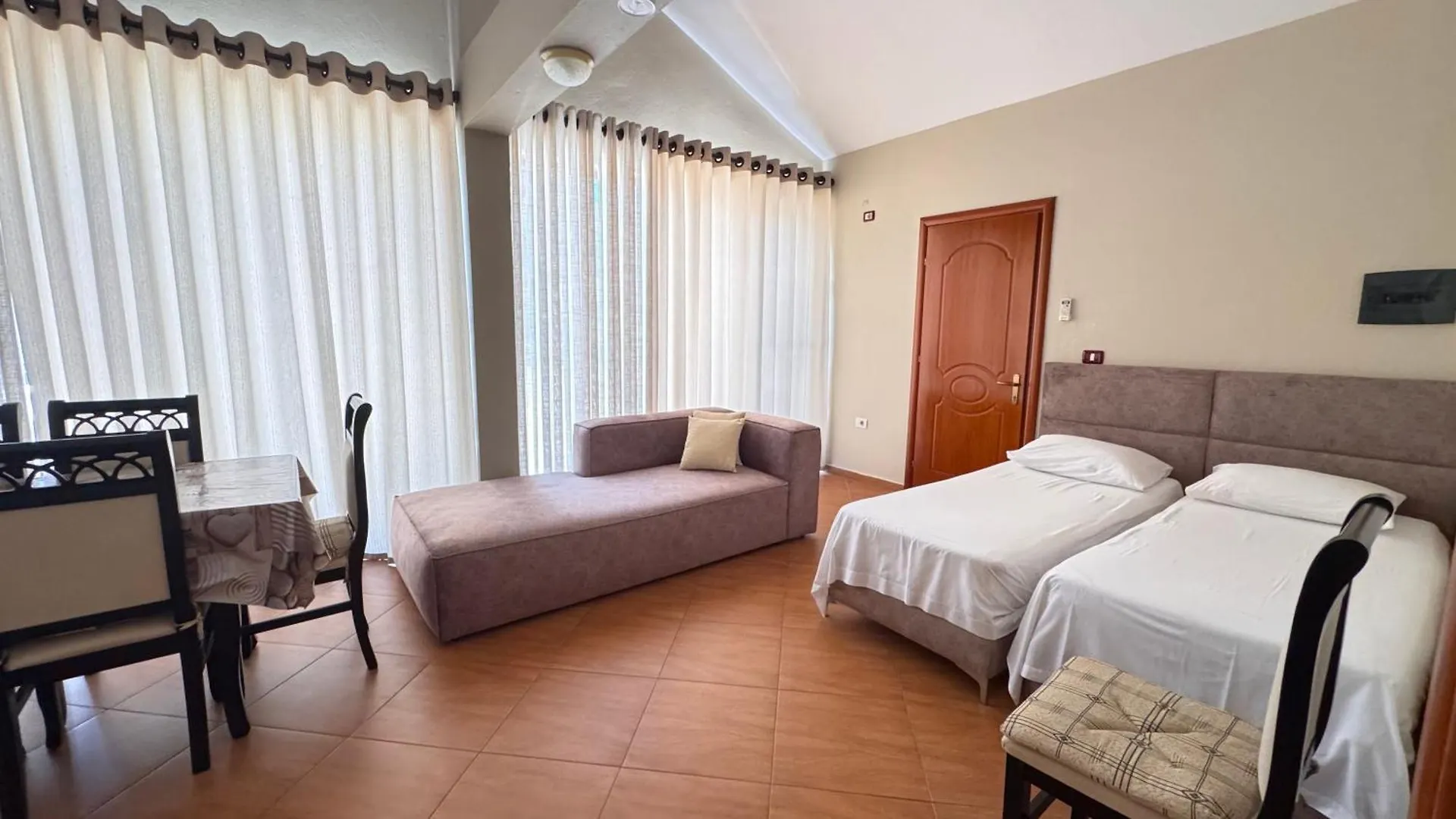 Red Rose Guest House Golem