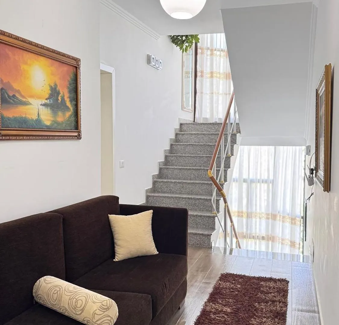 Red Rose Guest House Golem