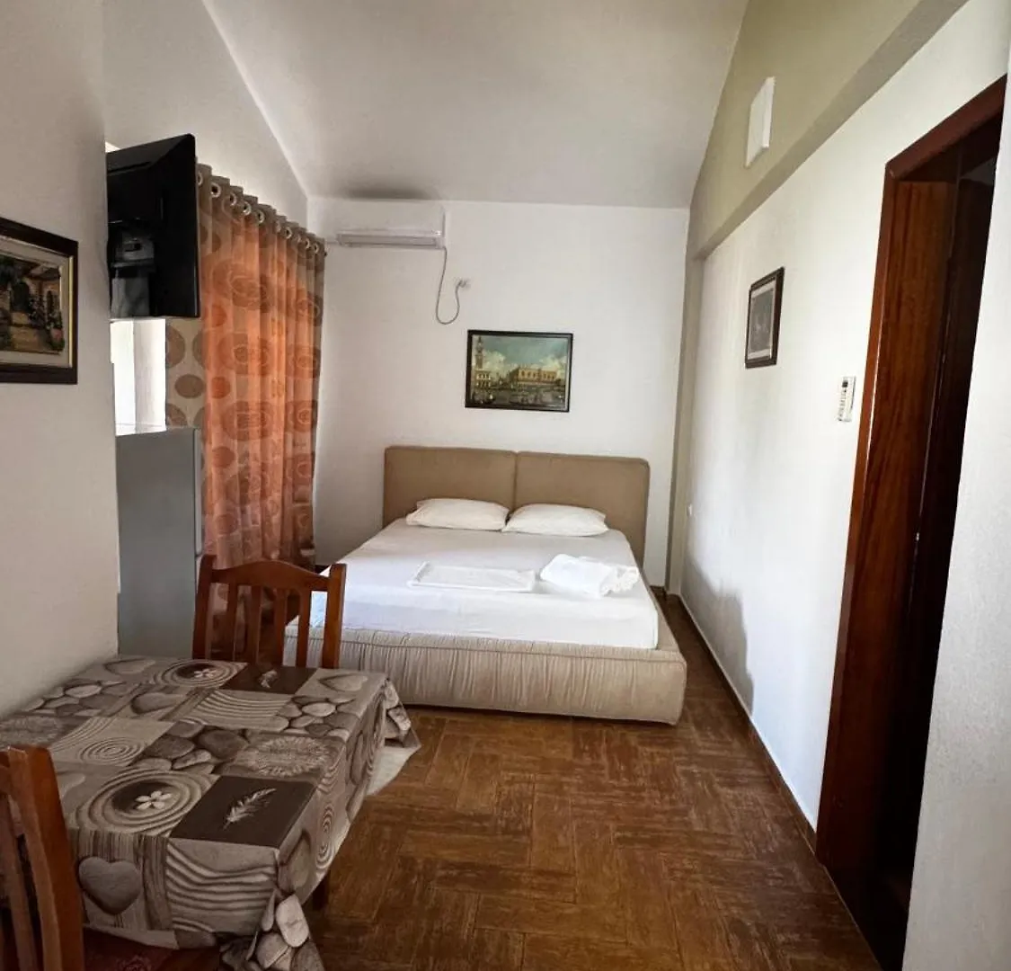 Red Rose Guest House Golem